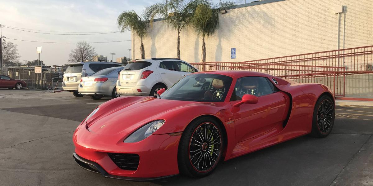 Majiteľ Porsche 918 musel vymeniť batériu. Cena? 216 000€!!!