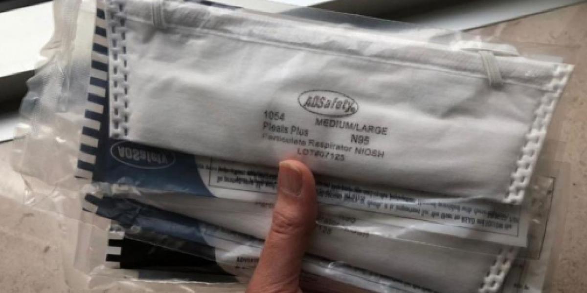 Koronavírus: doktorka v USA prekročila rýchlosť, policajt jej dal svoje respirátory!