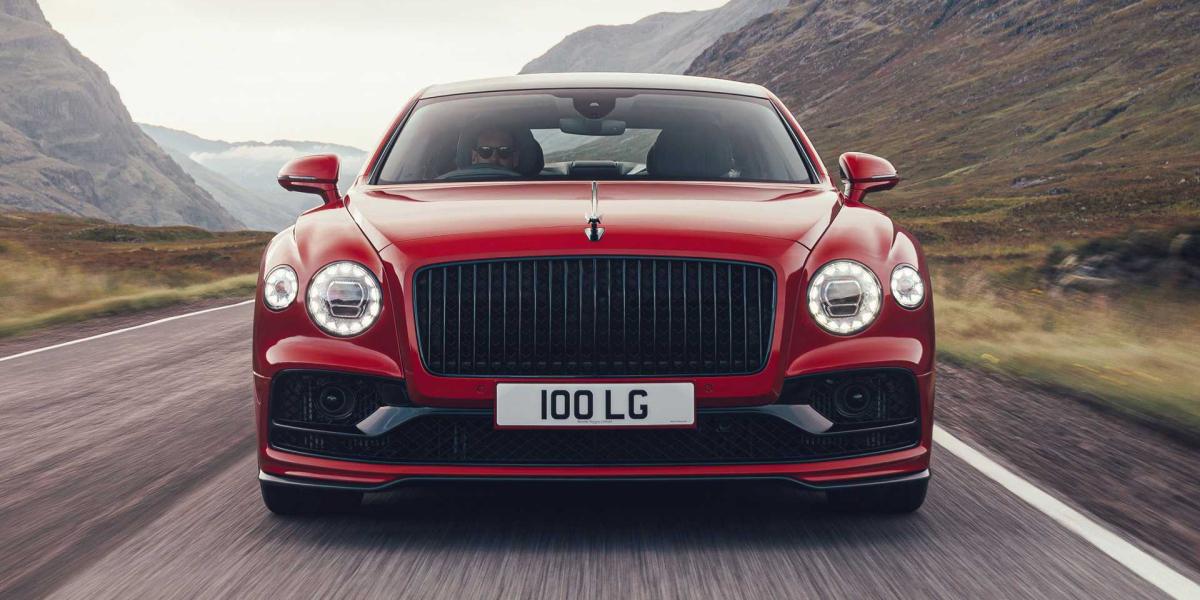 Bentley Flying Spur je dostupné s V8. Stačí mu?