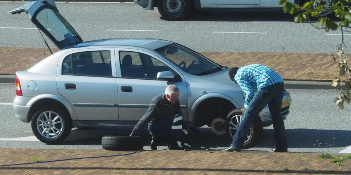 Prepichnutá pneumatika: Pozor na trik zlodejov