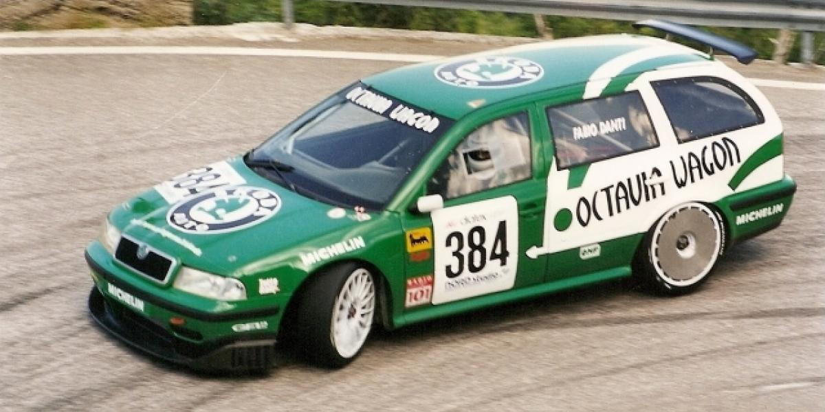 Škoda Octavia I, akú si ešte nevidel! 300 koní, šialená rýchlosť!