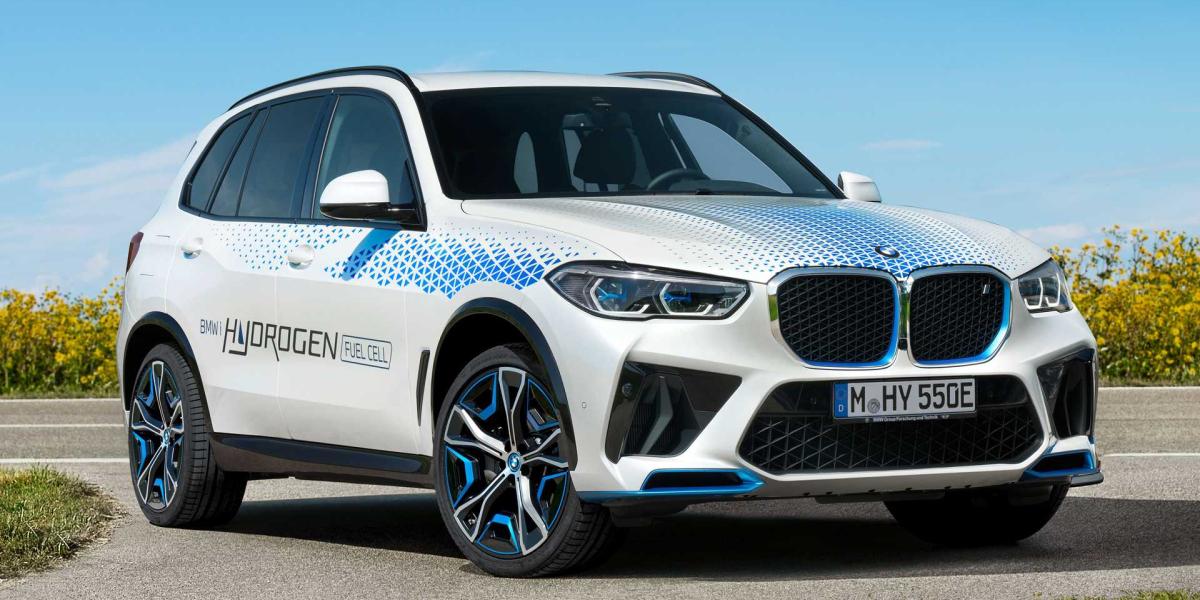 BMW sa vybralo na vodíkovú cestu s iX5 Hydrogen