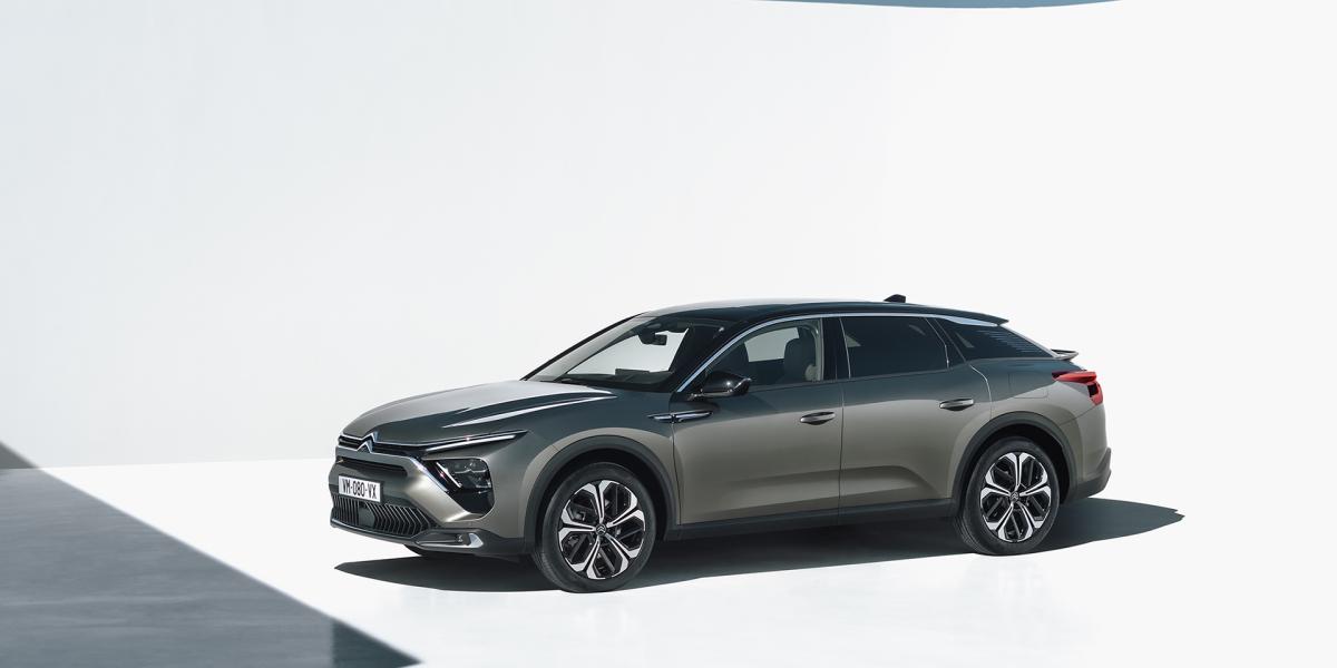 Kam zaradiť úplne nový Citroën C5X? Je to auto budúcnosti?