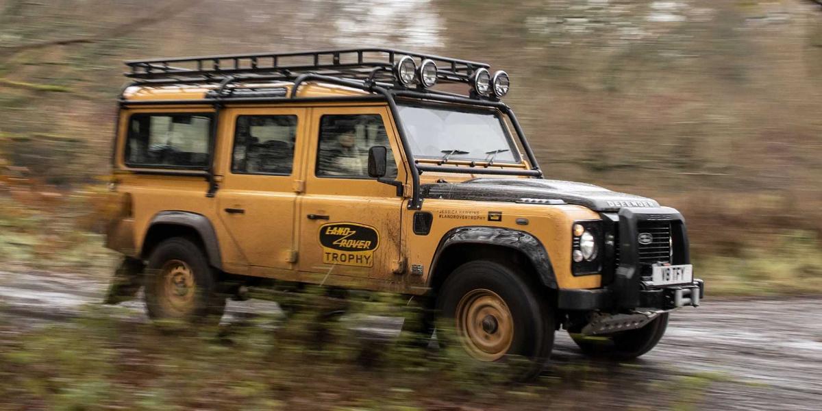 Land Rover spraví špeciálnu sériu starého Defenderu s V8