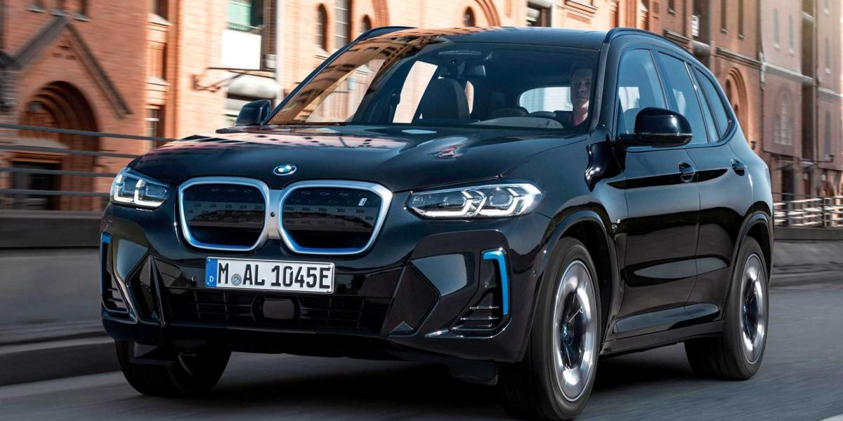 Väčšia maska chladiča a štandardne športový look, to je modernizované BMW iX3