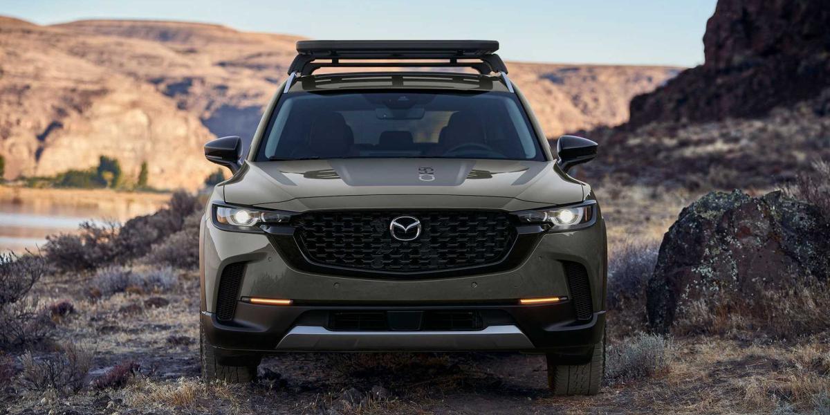 Mazda CX-50 vyzerá drsne a môže mať turbo