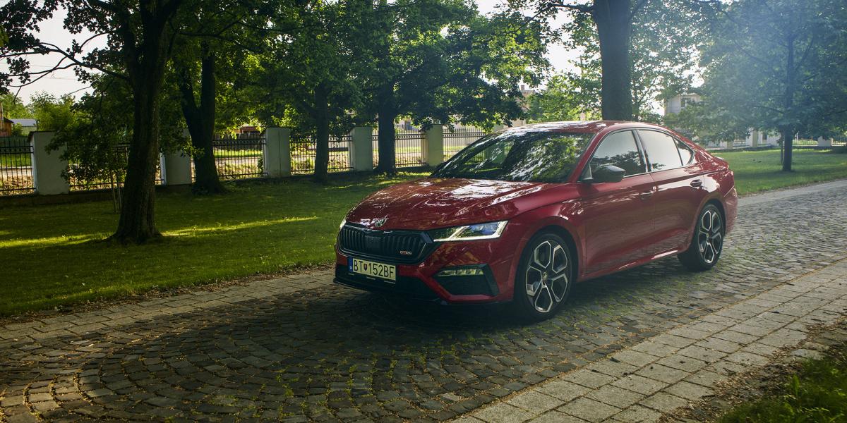 Škoda Octavia RS s benzínom je výborným daily a športovým autom zároveň