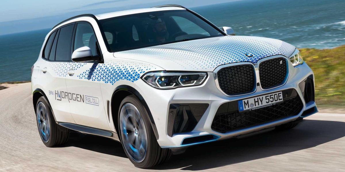 BMW už vyrába vodíkové iX5 Hydrogen