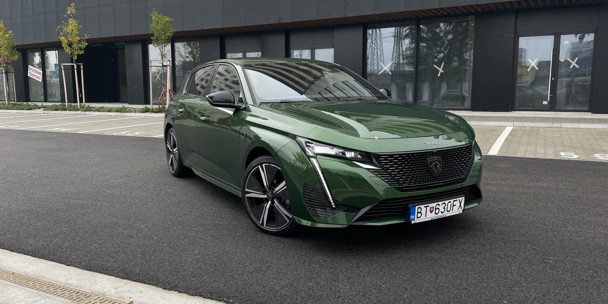 Peugeot 308 je hlavne o štýle, nemení to ani trojvalec