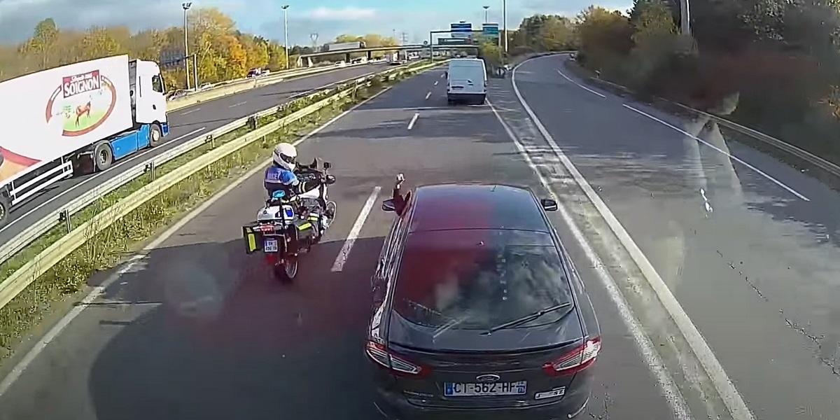 Video: Trest za vybrzďovanie - Nikdy neprovokuj vodiča kamiónu!