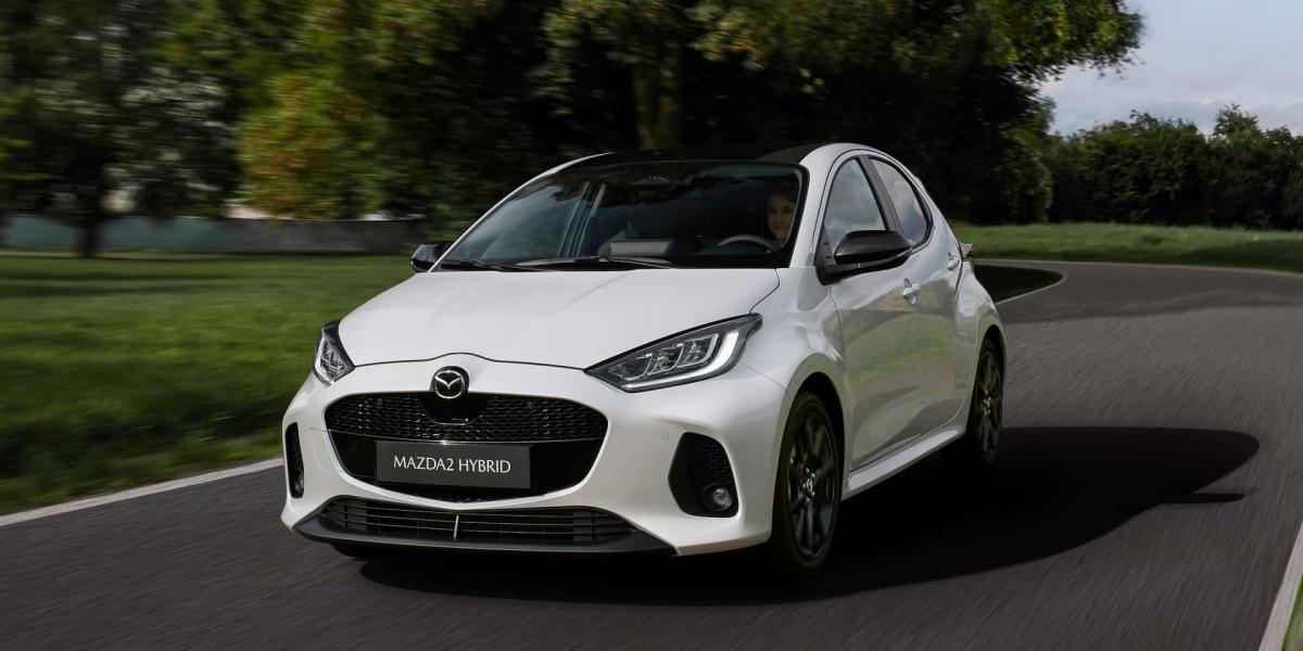 Hybridná Mazda 2 má novú tvár, ale aj zadok