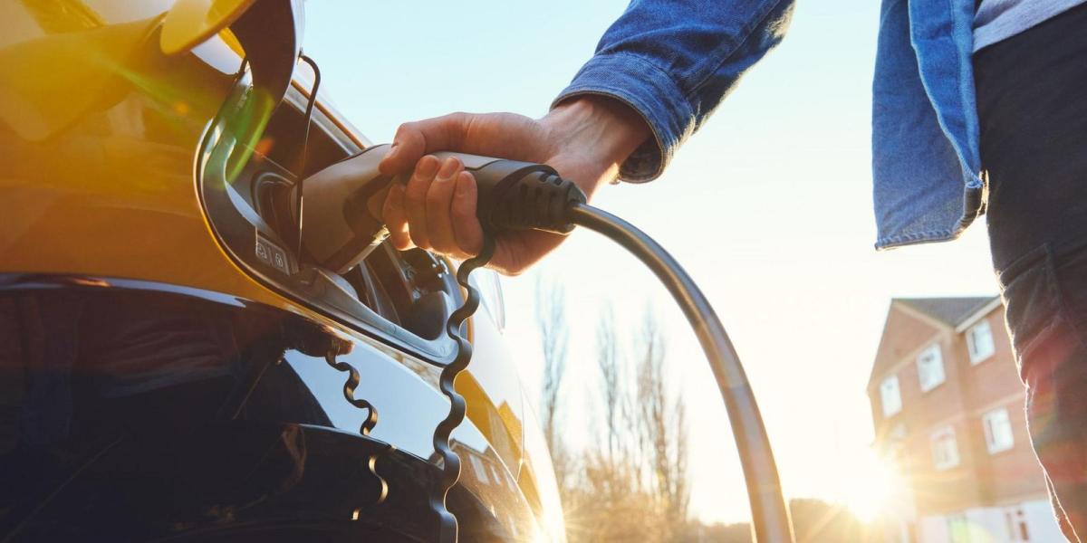 Nabíjacie stanice v Spojenom kráľovstve nechránia pred zlodejmi, ale pred nervozitou pri nabíjaní elektromobilov (podcast)