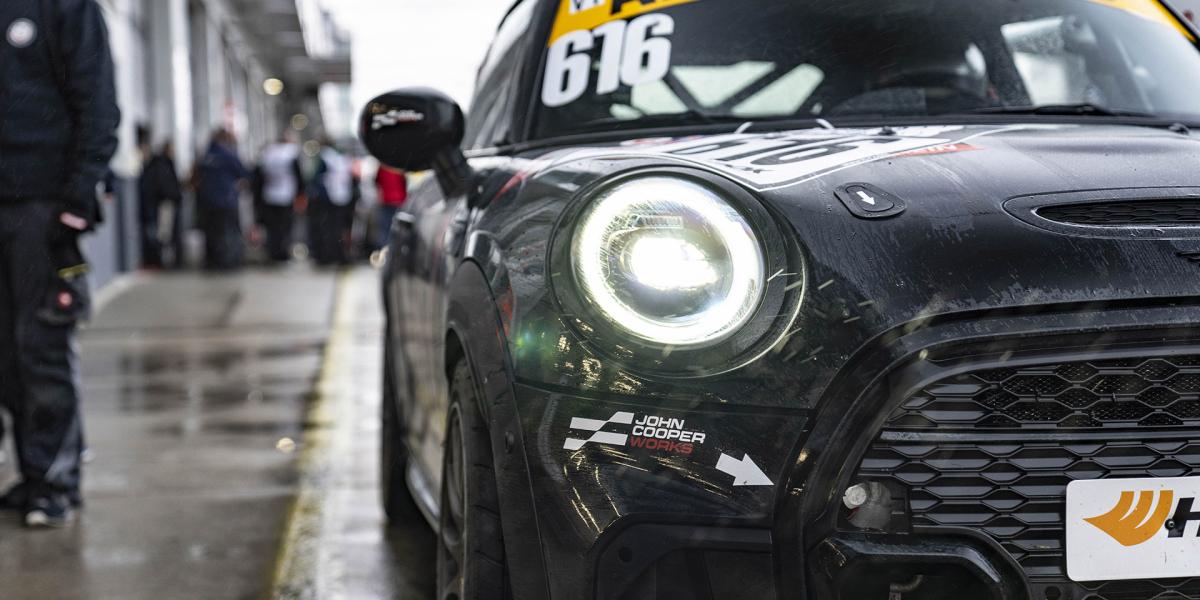 MINI ukázalo nový znak pre John Cooper Works