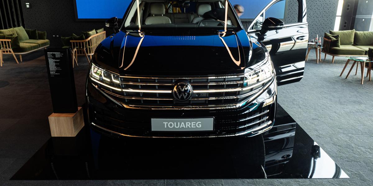 Pozreli sme si naživo nový Touareg, Tiguan aj Passat