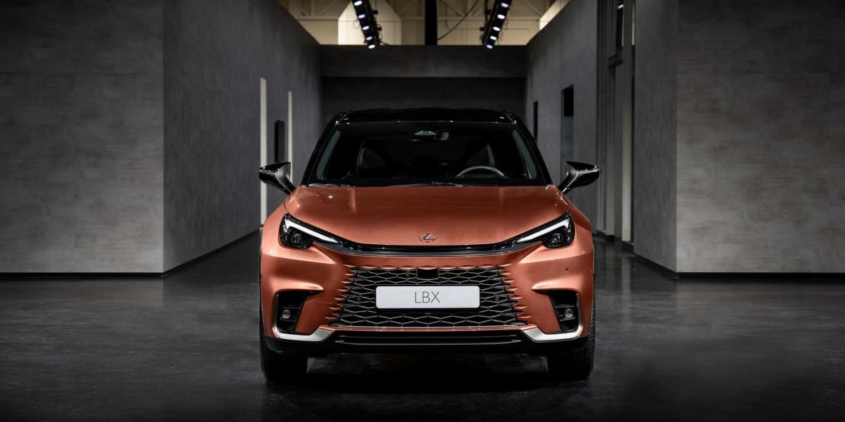Lexus expanduje smerom dole, ukázal nový crossover LBX