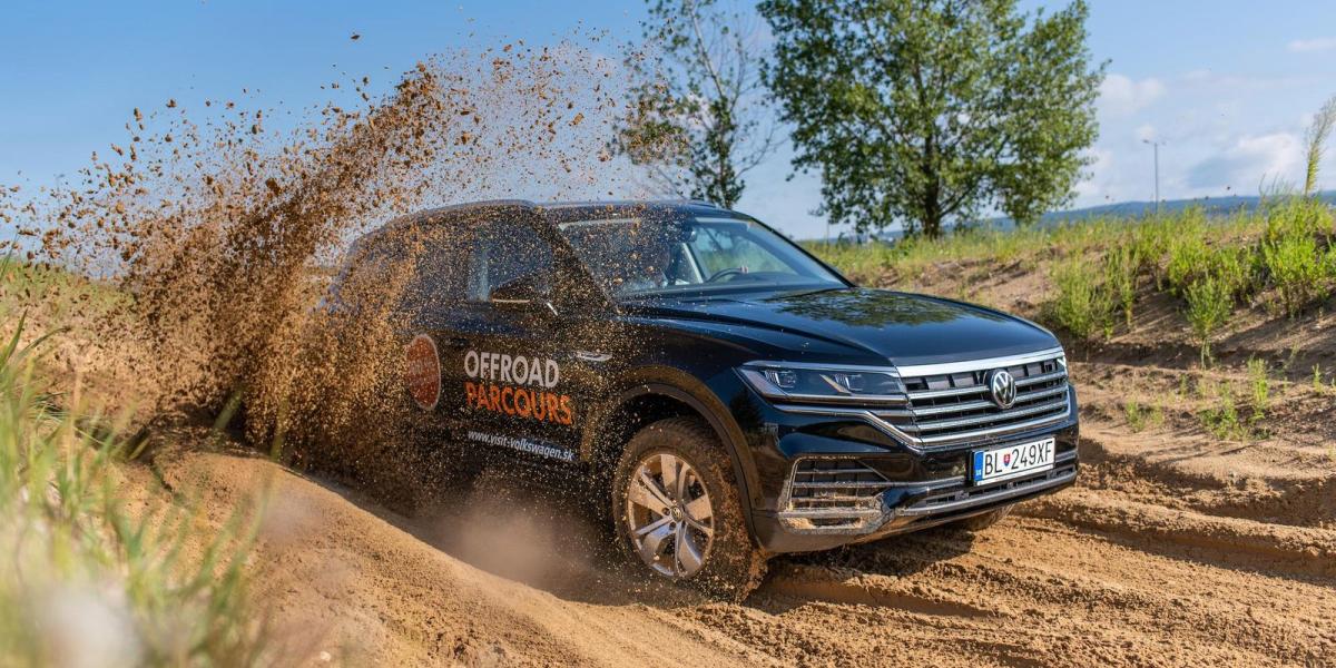 V Spojenom kráľovstve zakázali reklamu na terénne auto, pretože jazdilo v teréne (podcast)