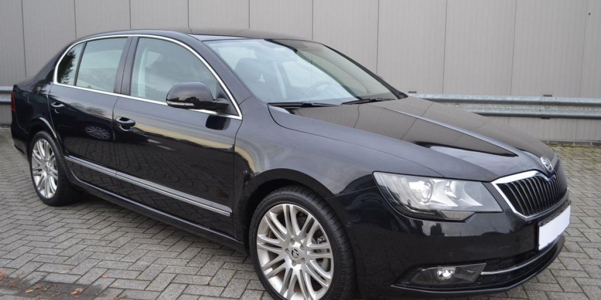 10 ročný Superb s nájazdom len 14 000 km!