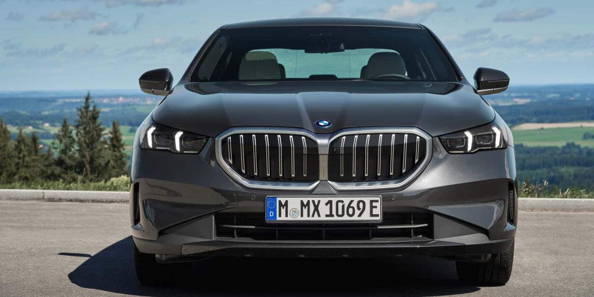 BMW pridáva radu 5 nové plug-in hybridy, majú najväčší výkon