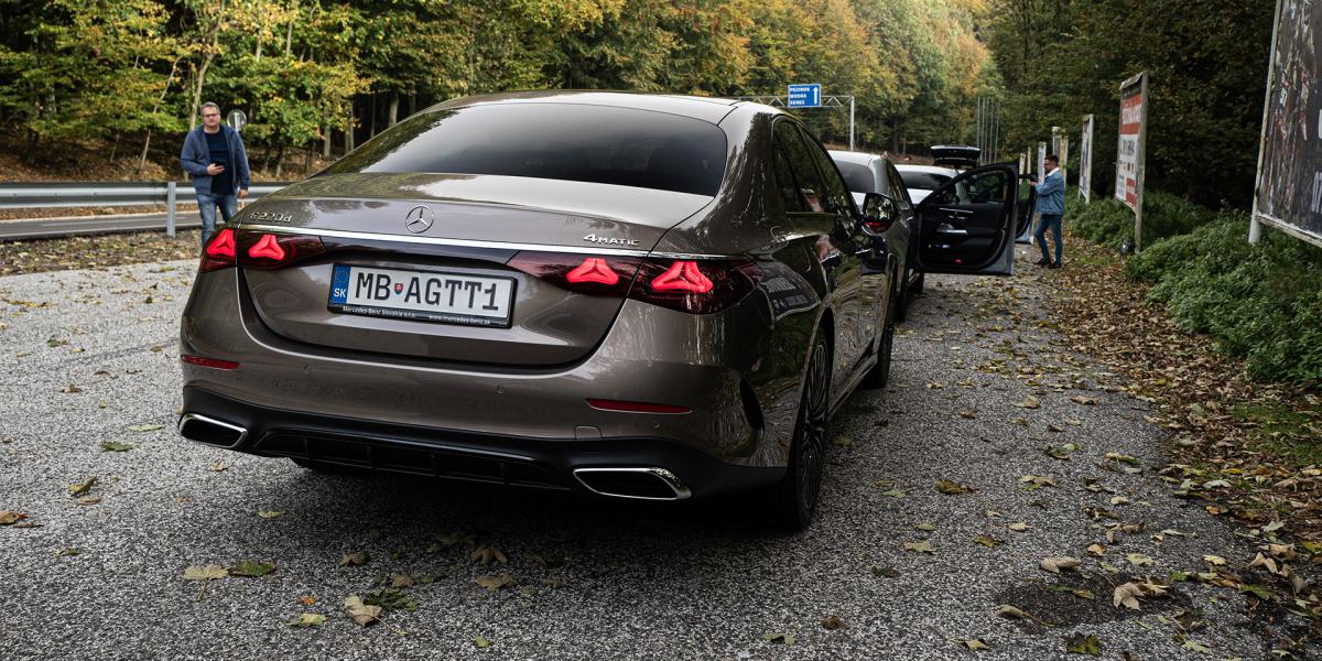 Mercedes triedy E aj v desiatej generácii drží komfortnú trofej