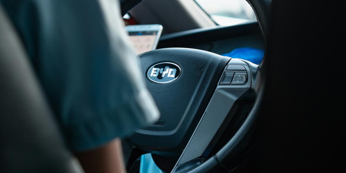 EÚ práve schválila nové agresívne clá na čínske autá. Vieme, ako hlasovalo Slovensko