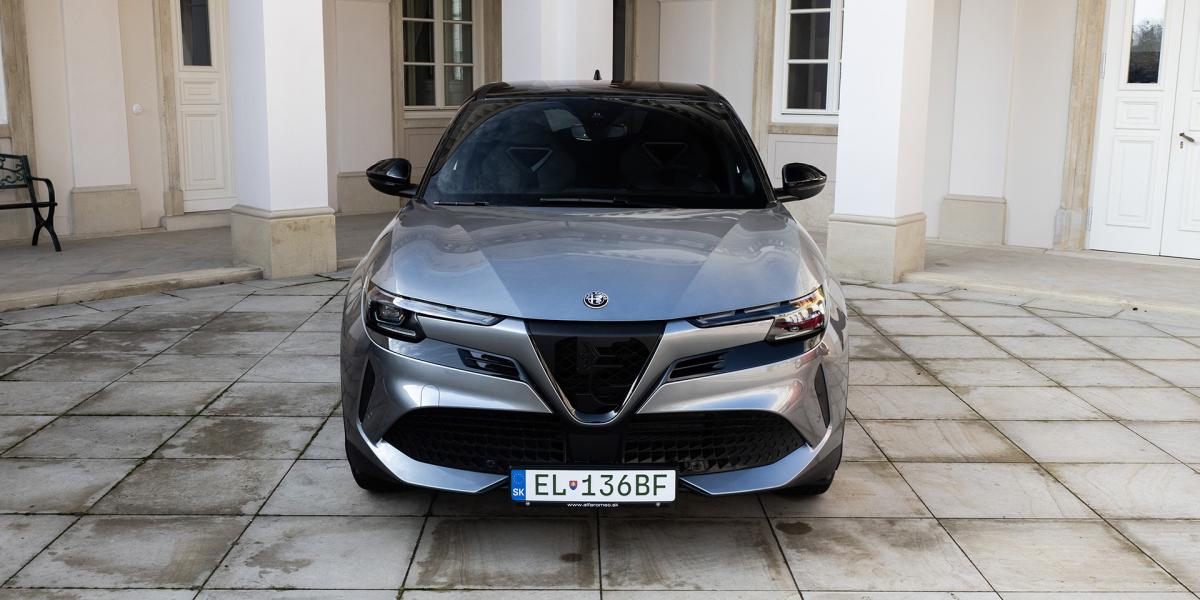 Alfa Romeo Junior na Slovensku predvedie nielen hybrid, ale aj elektrický pohon