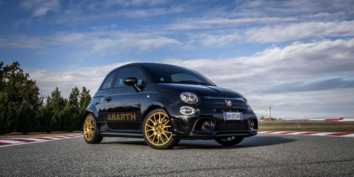 Abarth 695 75° Anniversario pripomína výročie automobilky
