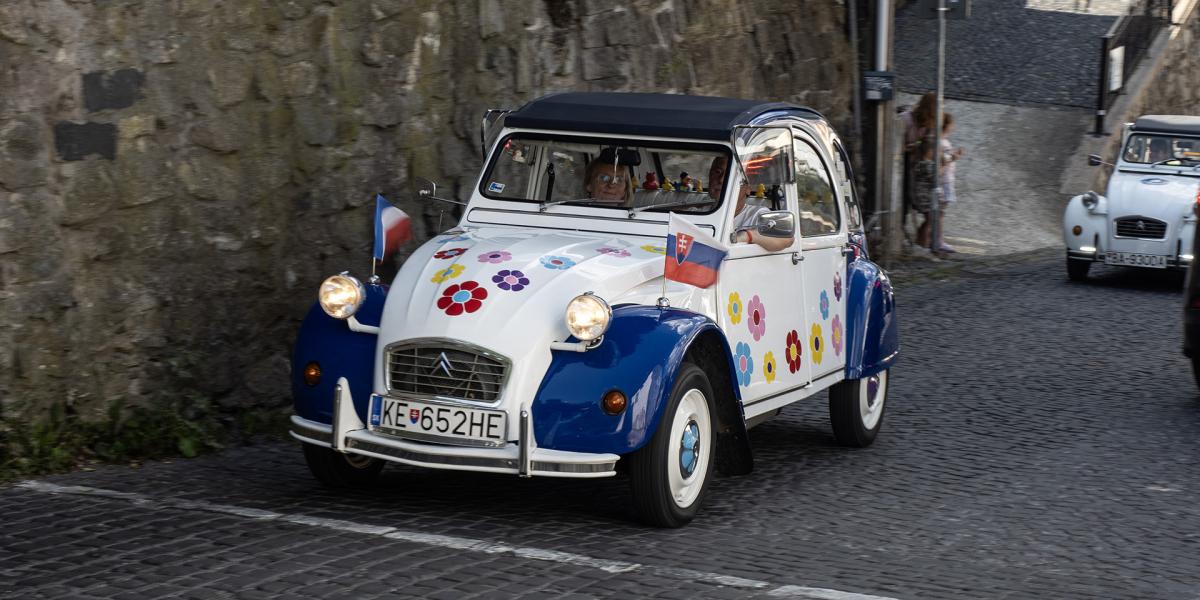 Banská Štiavnica patrila kačiciam (Citroën 2CV)