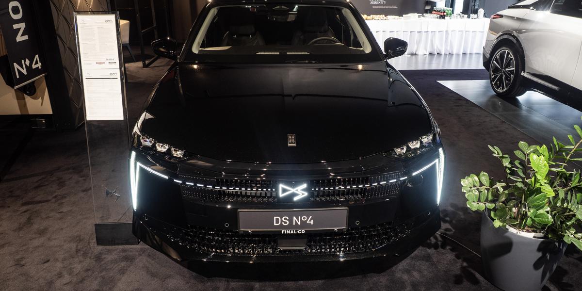 DS N°4 je fakt dôkladný facelift DS4, do triedy stále prináša prémiové prevedenie