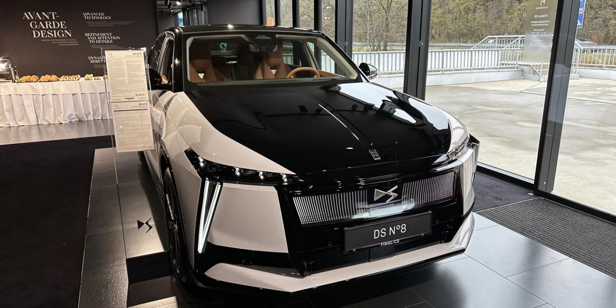 Najvyššia forma luxusu od DS Automobiles prichádza ako elektromobil DS N°8. Pozreli sme si ho naživo