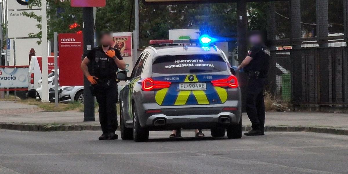 Mal zelenú, ale za rohom ho čakal policajt s blokom na 50€. Kedy zelená na semafore neplatí?