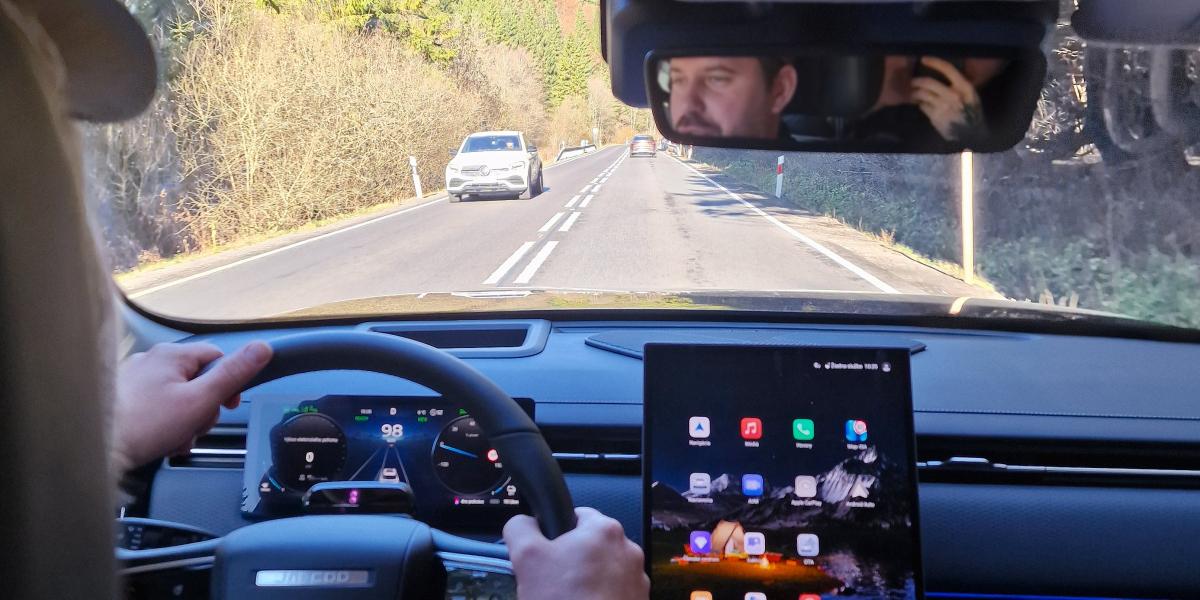 Pýtali sme sa, na čo je dvojitá prerušovaná čiara pri Donovaloch