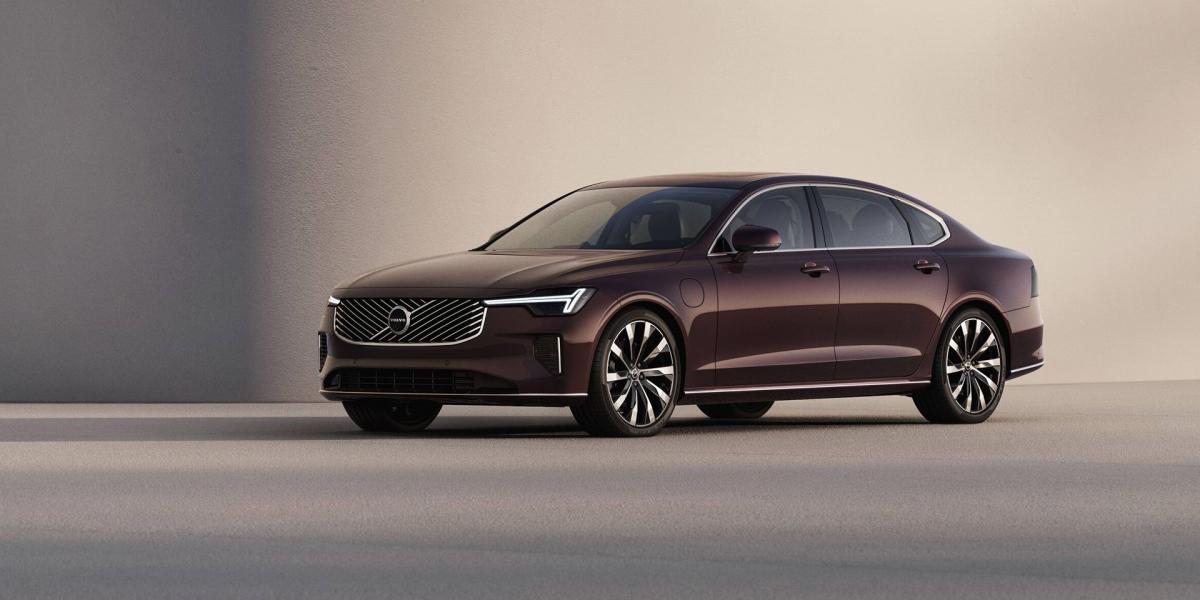 Volvo výrazne vylepšuje S90. Pôvodne mal skončiť, teraz je azda najkrajším sedanom