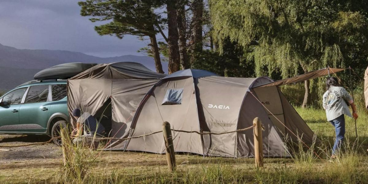 Dacia exceluje: Kempingová výbava v cene dovolenky - Stan na auto len za 380 €! 