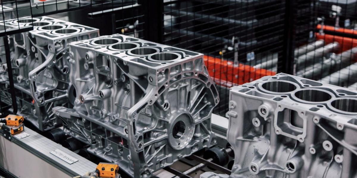 Nie je to vtip, ale prirodzený vývoj. Renault začne do elektromobilov montovať spaľovacie motory