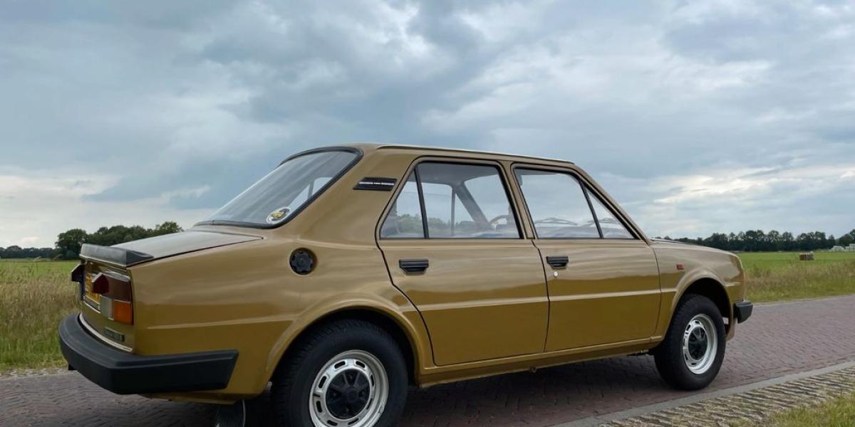 Stratený klenot! Škoda 105 v základnej výbave bez opierok hláv je na predaj za lukratívnu cenu