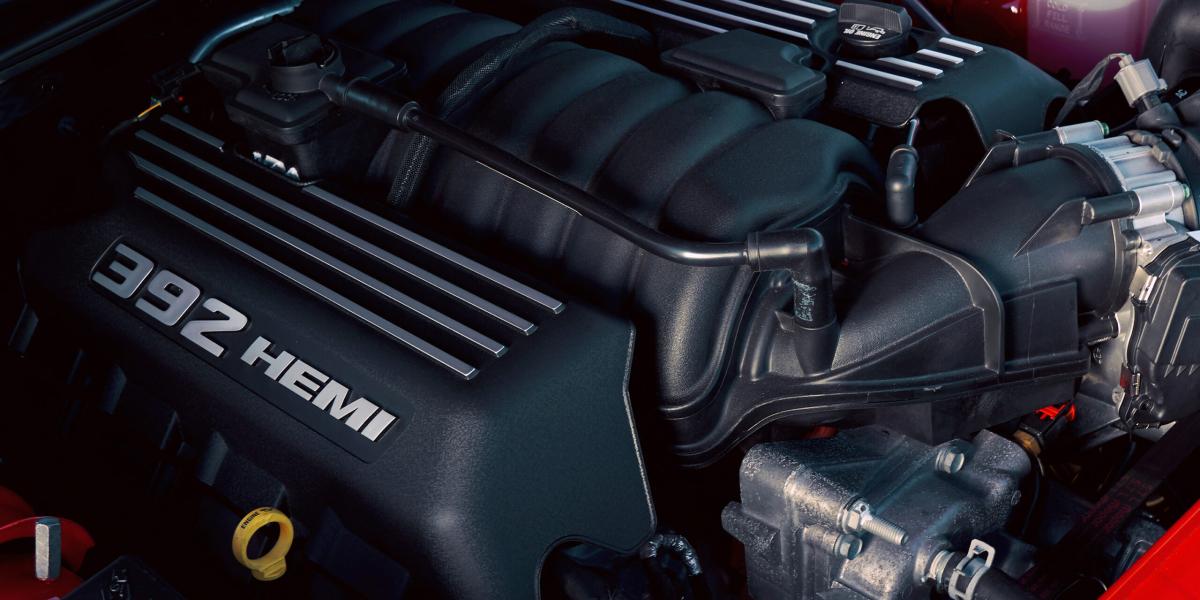 Automobilka uznala chybné rozhodnutie, vracia sa k veľkým benzínovým motorom