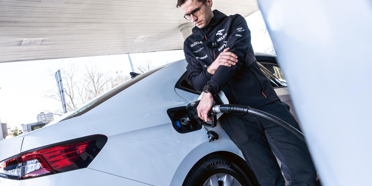 Na Škode prešiel takmer 3 000 km na jednu nádrž. Toto sú jeho rady pre všetkých motoristov