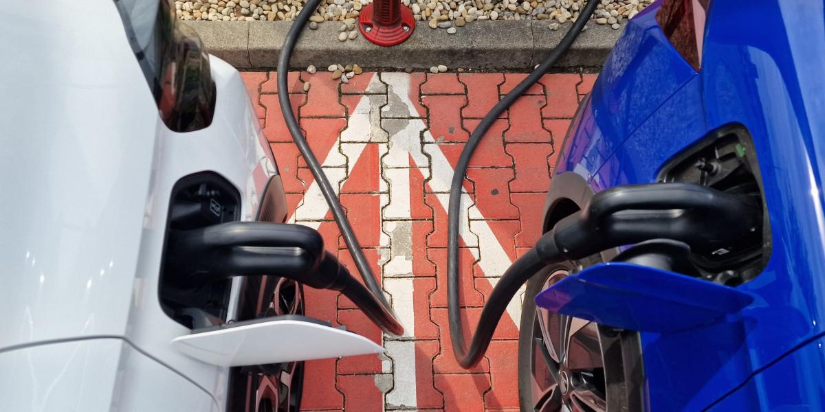 Dnes u nás spustili kreditný systém pre elektromobily. Majitelia áut a nehnuteľností môžu zarobiť aj bez fotovoltiky