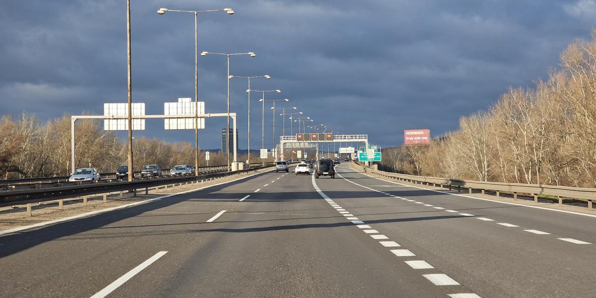 Žiadna spotrebná daň za palivo, ale poplatok za každý kilometer cesty. Vyúčtovanie prebehne raz ročne ako elektrina