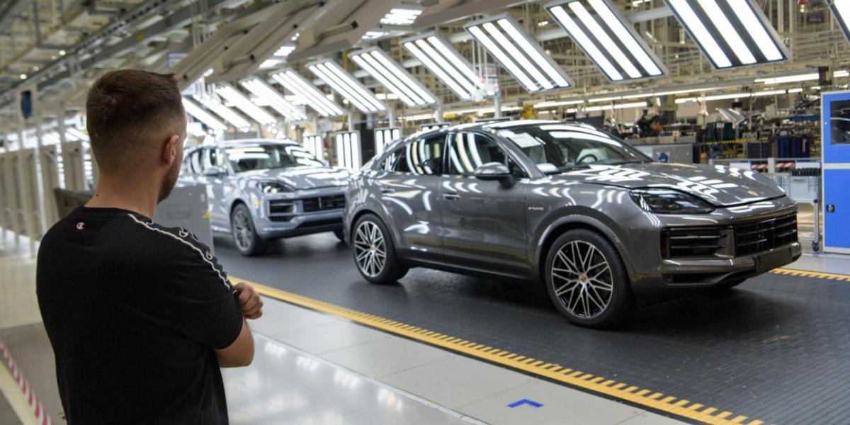 Čo sa to deje v Porsche? Automobilka má rušiť tisíce pracovných miest, informuje TASR