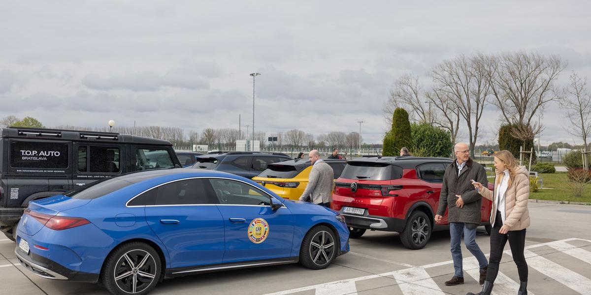 Slovenskí šéfovia automobiliek si vymenili kľúče od svojich áut. Na Slovakia Ringu absolvovali 333 jázd aj novinári hľadajúci AUTO ROKA 2026