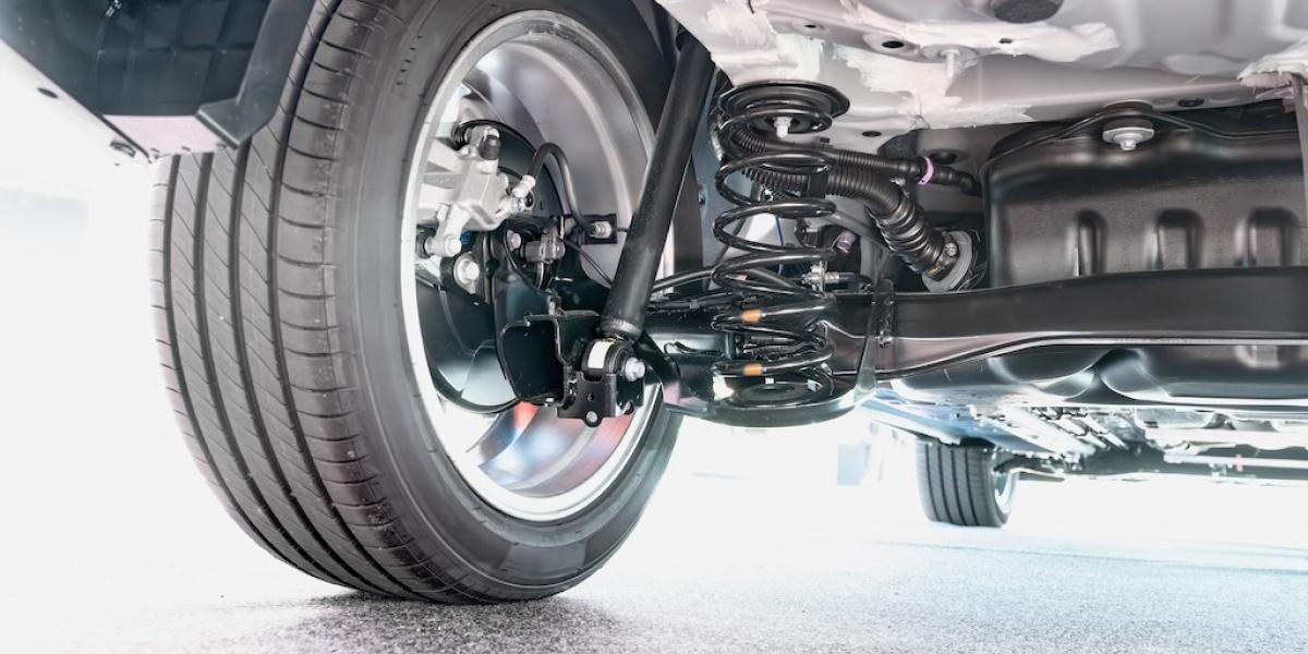 Výtlky po zime sú postrachom podvozku: Ako spoznať, že vaše tlmiče potrebujú výmenu?