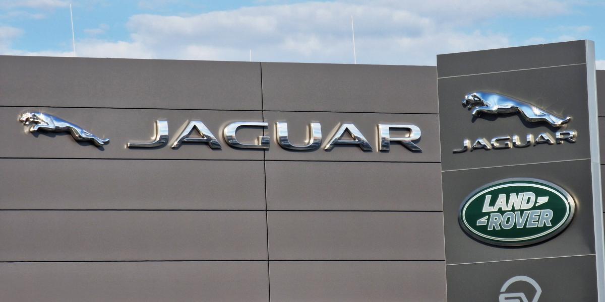 Prepúšťať vo veľkom bude aj Jaguar Land Rover, mieni ušetriť dve miliardy