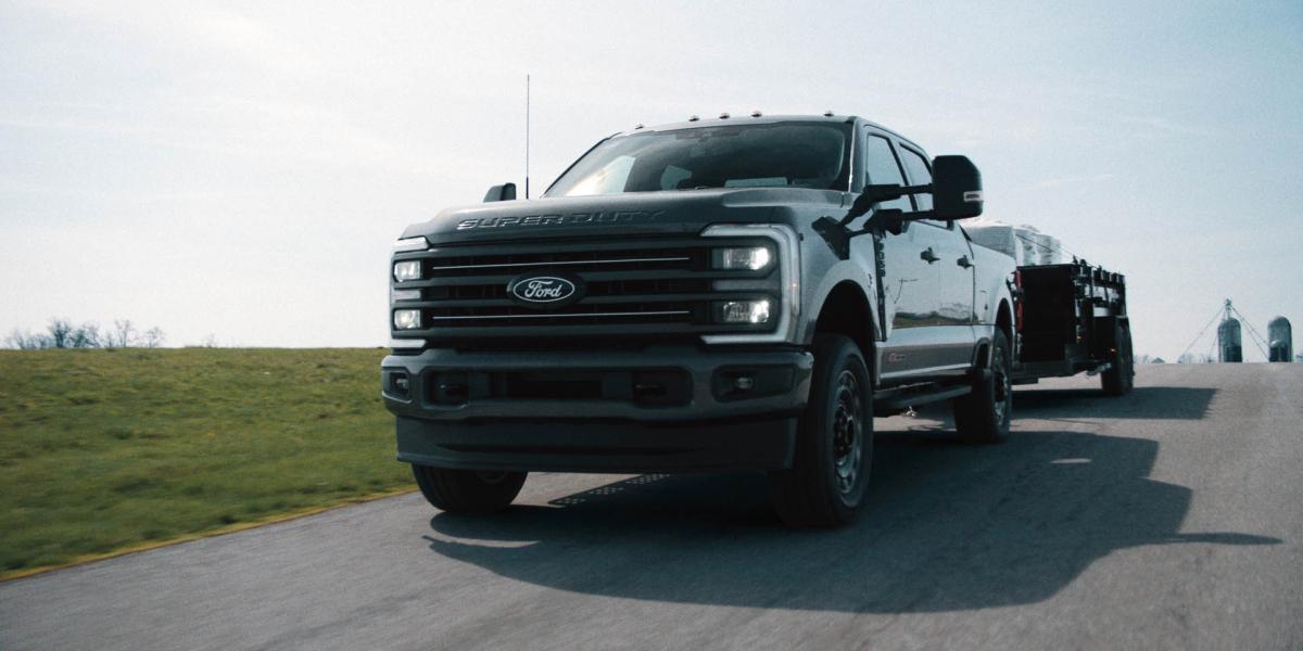 Ford Super Duty Carhartt ukazuje spojenie drsného pick-upu s drsným pracovným oblečením