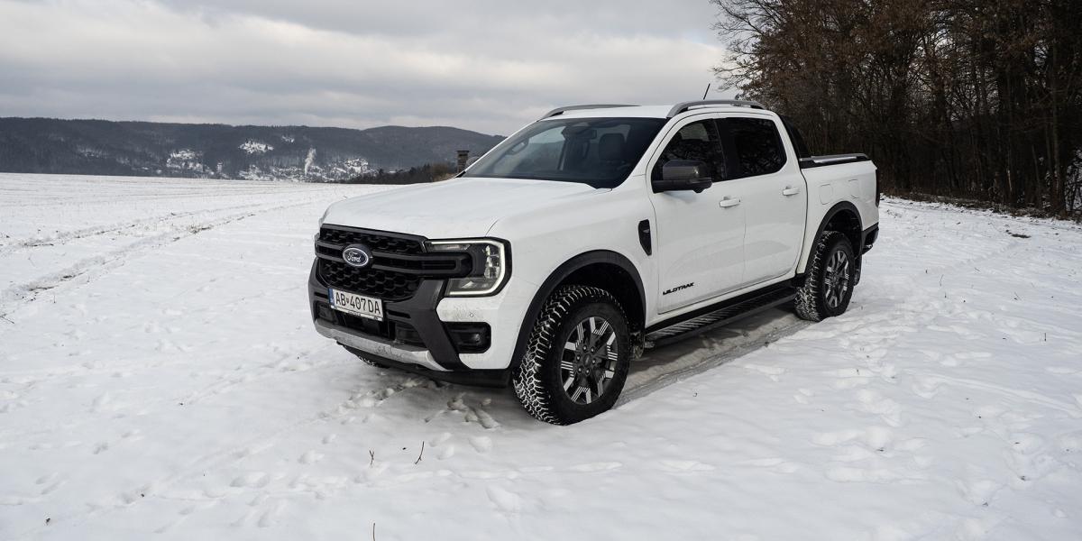 Test: Ford Ranger Wildtrak PHEV - Kamufláž do snehovej búrky, aj akustická