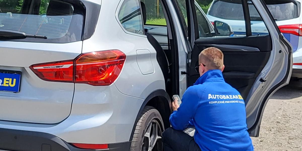 Ako odhaliť búrané auto: Praktický manuál pre kupujúcich jazdené vozidlá