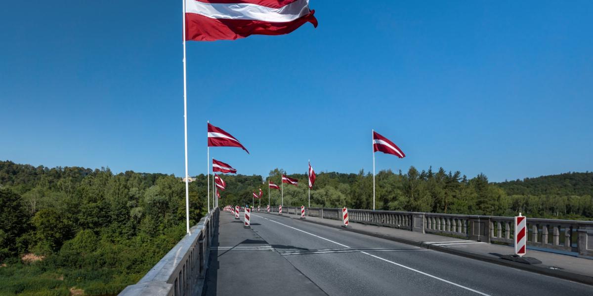 Idete na dovolenku cez Rakúsko? Upozorňujeme na tamojšie nové cestné váhy a kamery sledujúce použitie správneho pruhu pre vaše vozidlo