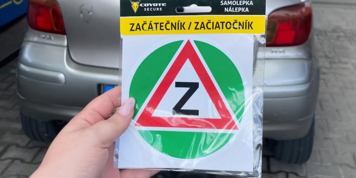 Nižšie pokuty a výhody pre vodičov v autách označených zelenou nálepkou Z v praxi? Aké sú reálne výhody pre vodičov-začiatočníkov?