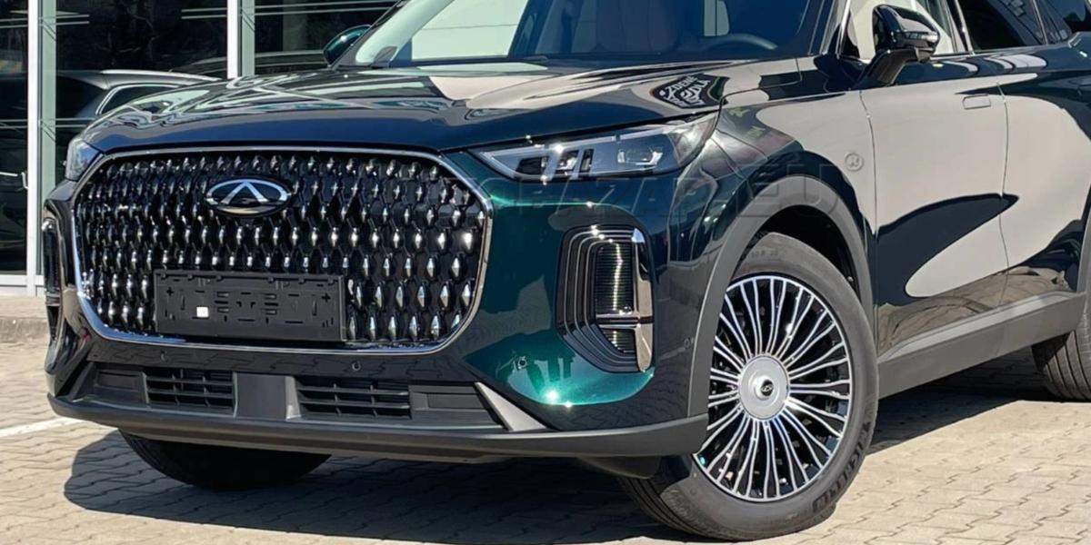 Automobilka Chery práve potvrdila príchod na Slovensko, všetky jej autá už sú skladom na Autobazar.EU. Zverejňujeme odkazy, ceny a technické detaily