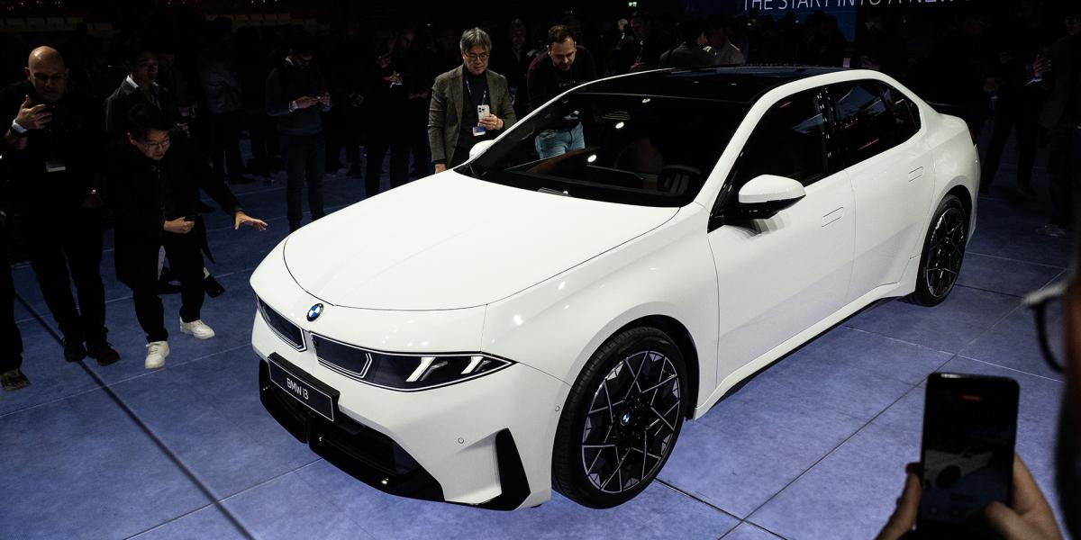 Nové BMW radu 3 naživo: BMW začalo s 800 voltami, dojazd i3 je až 900 kilometrov